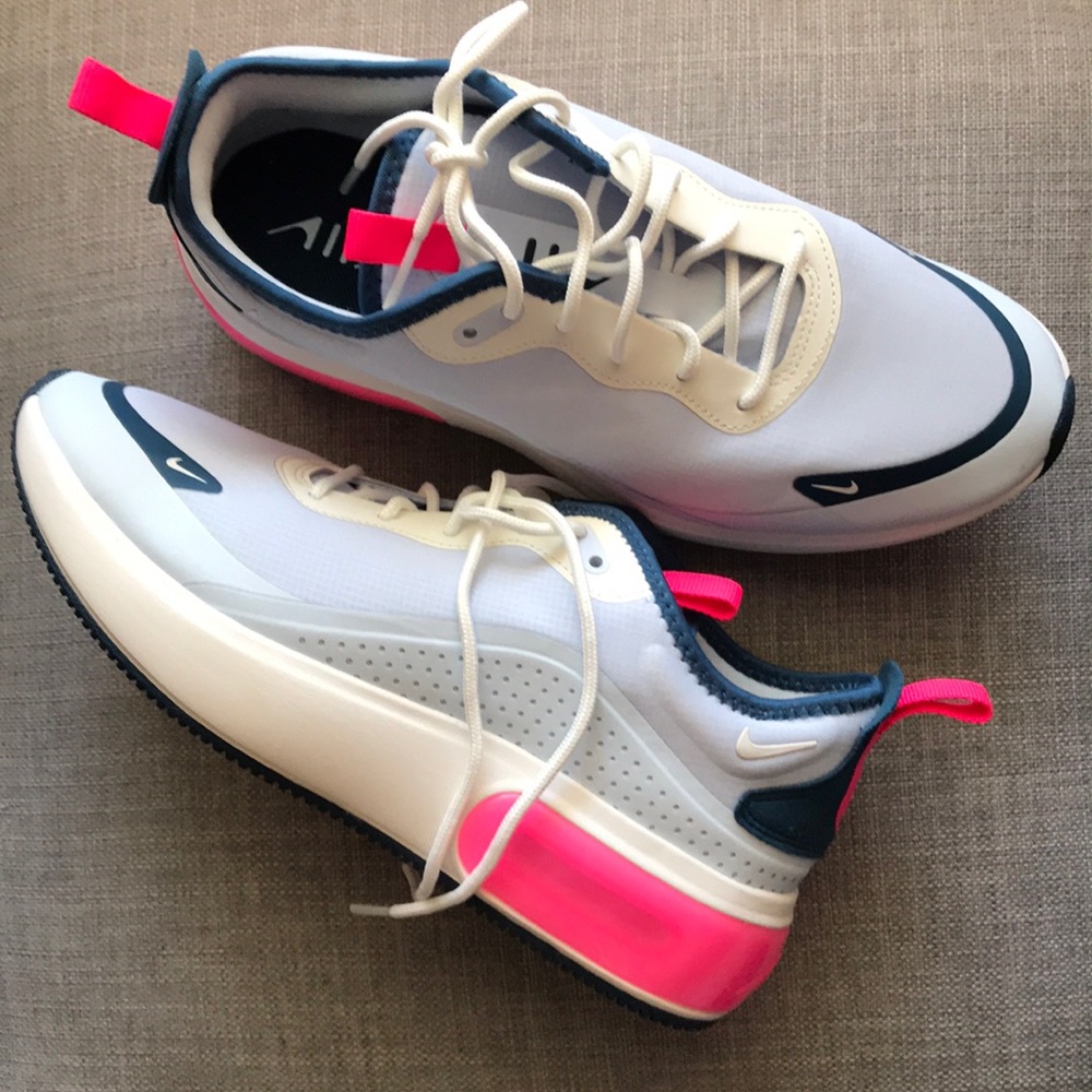 Nike air max dia women’s shoes size 8